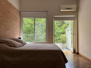 Monoambiente con vista a jardín